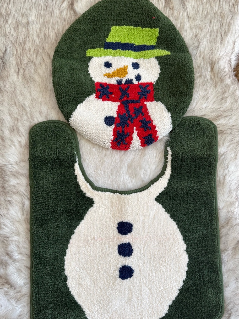 Wondershop Green Snowman Holiday Bath Rug Set with Red Scarf